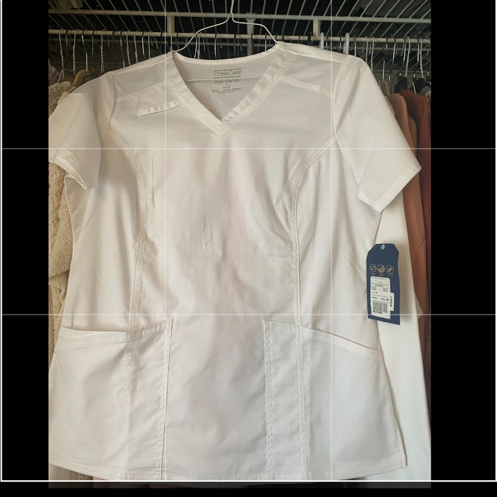 White Cherokee Scrub top NWT